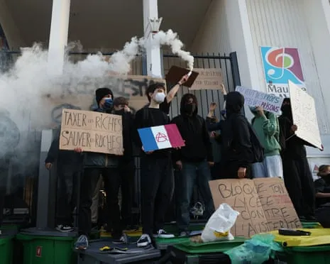 Recently Appointed French Prime Minister Faces Mounting Pressure as Countrywide Protests Disrupt Education and Transportation